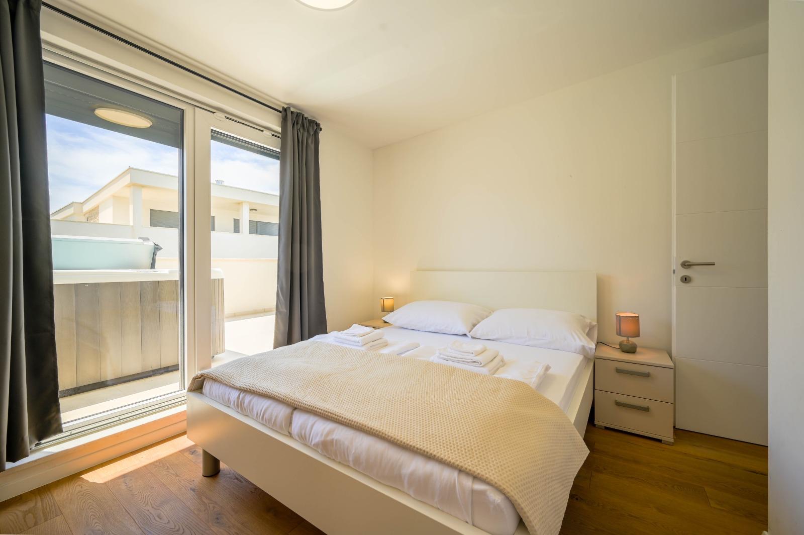 Three quiet rooms, four beds